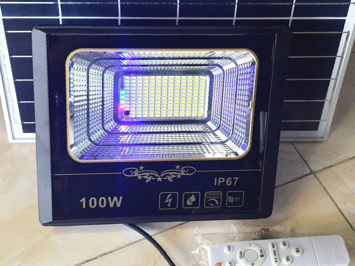 Đèn pha năng lượng mặt trời 100W, 200W, 400W, 600W