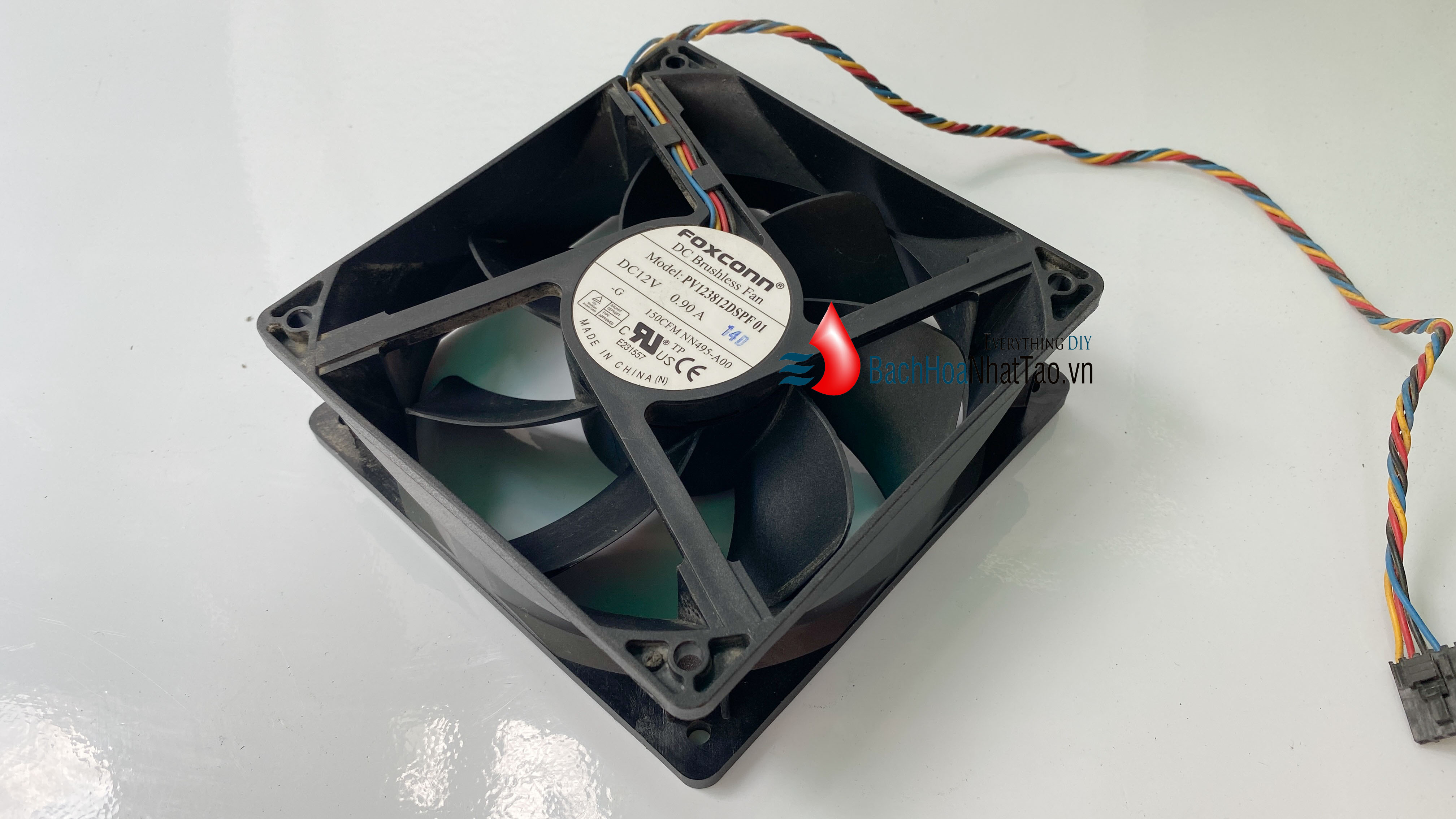 Quạt Foxconn 12v 12cm x 12cm vuông