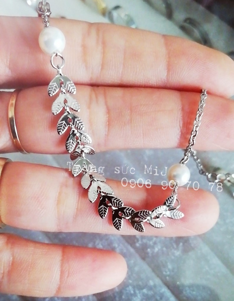 Lắc tay titan màu trắng-vàng, titan không đen không dị ứng