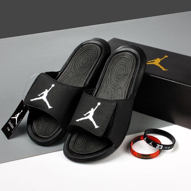 Dép Jordan đen logo trắng chất
