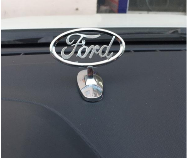 Logo thương hiệu gắn mui xe Ford cực đẹp