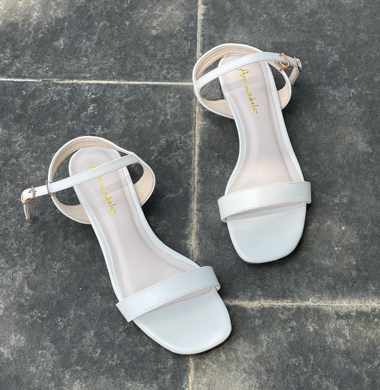 (Hỗ trợ đổi size) Giày sandal 2 phân gót vuông phối quai ngang kiểu dáng basic _A034