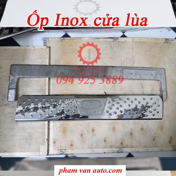 Ốp inox cửa lùa Ford Transit 2003 đến 2016, Ốp inox bậc dẫm chân cửa lùa ô tô Transit Phạm Văn auto chất lượng cao