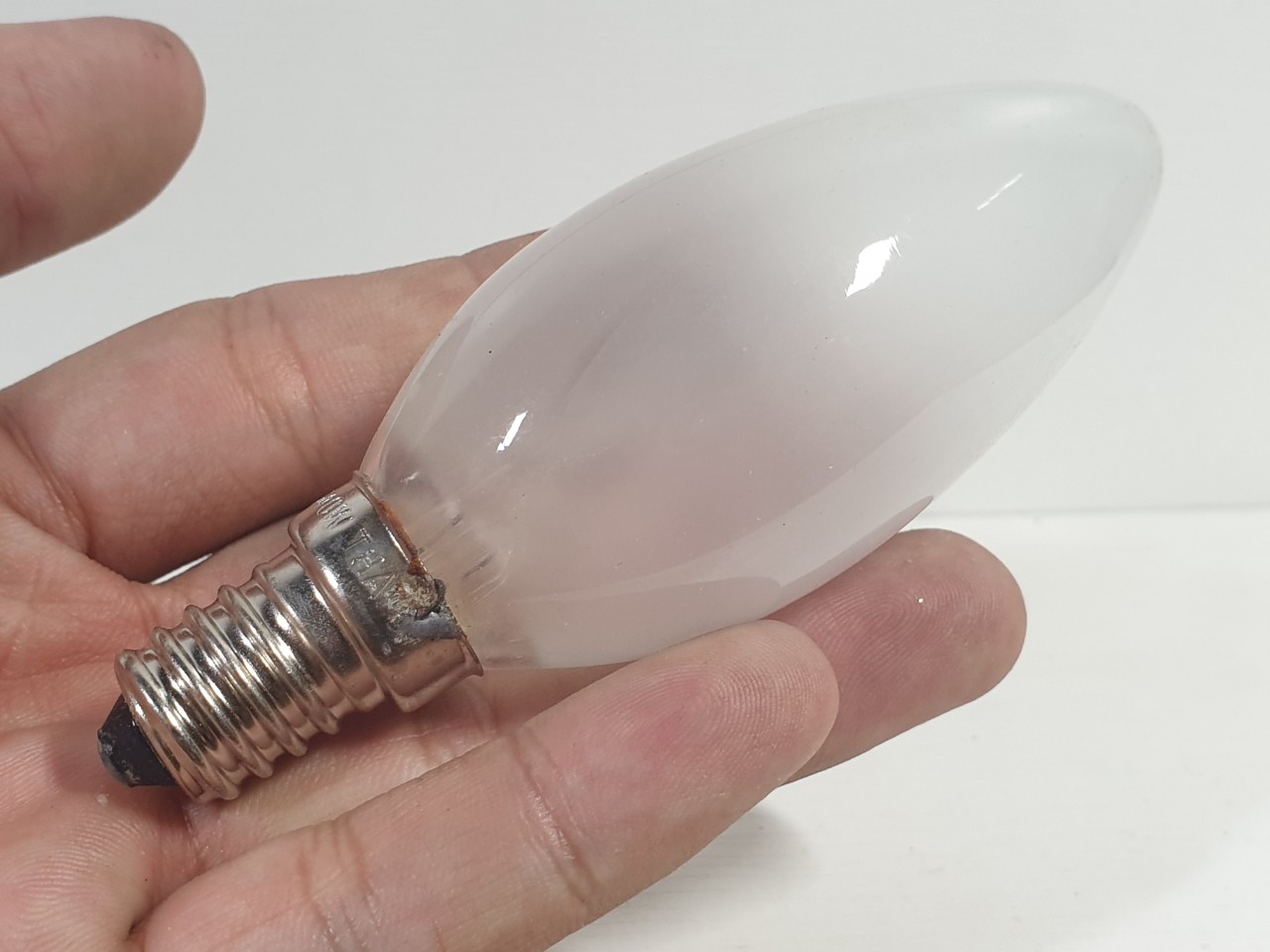 Bóng Đèn Sợi Đốt (Sợi Tóc) Cà Na 40W E14, E27 bóng đục, ánh sáng vàng