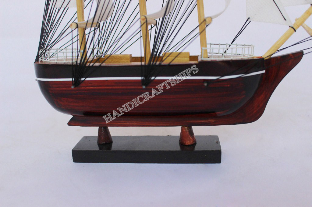 Combo 2 thuyền buồm (Màu đen size 25cm + Màu trắng size 20cm), có video thuyền thật
