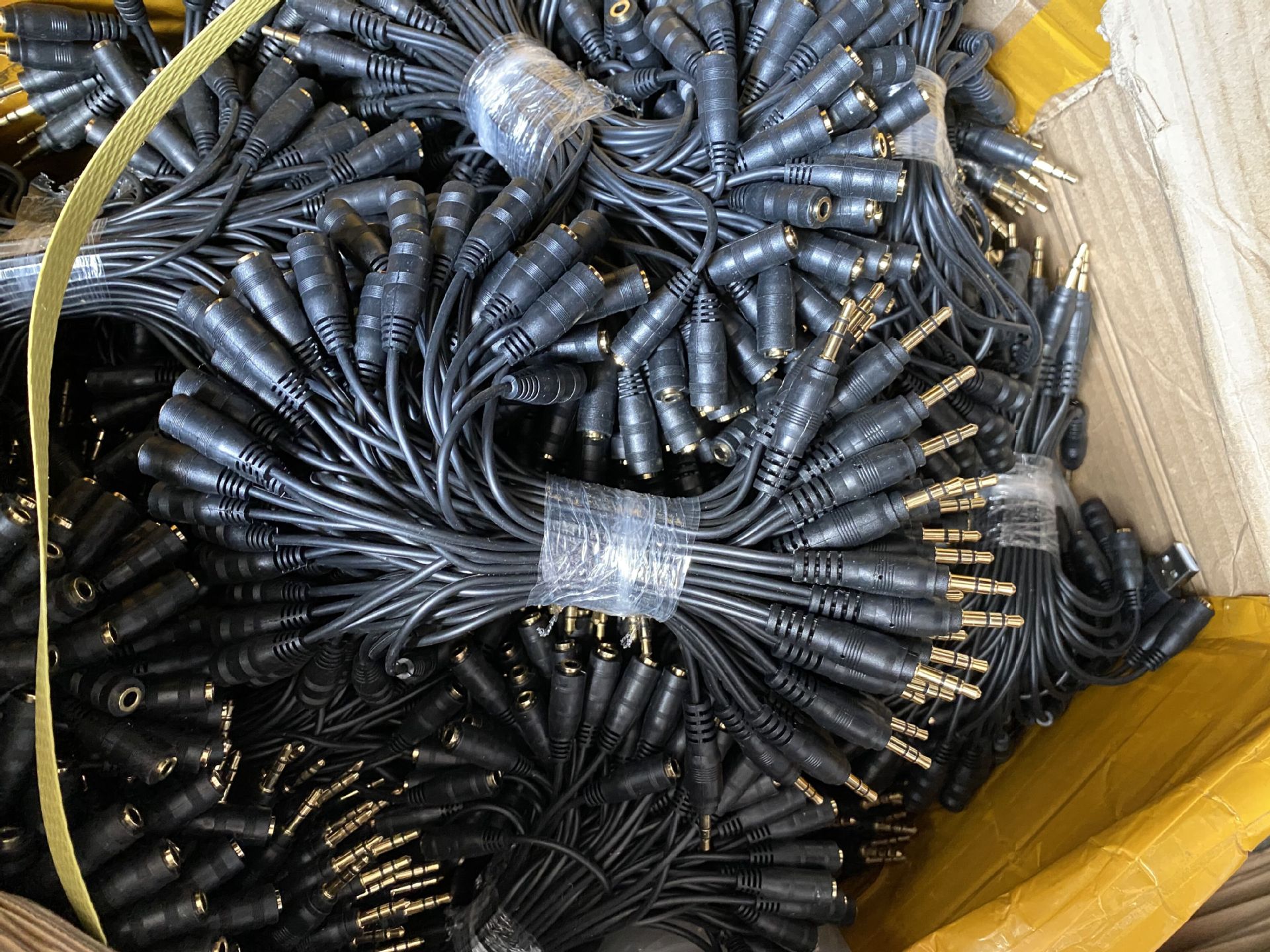 jack chia đầu 3.5 ra 2 đầu 3.5 cái (1 ra 2 tai nghe, không micro)