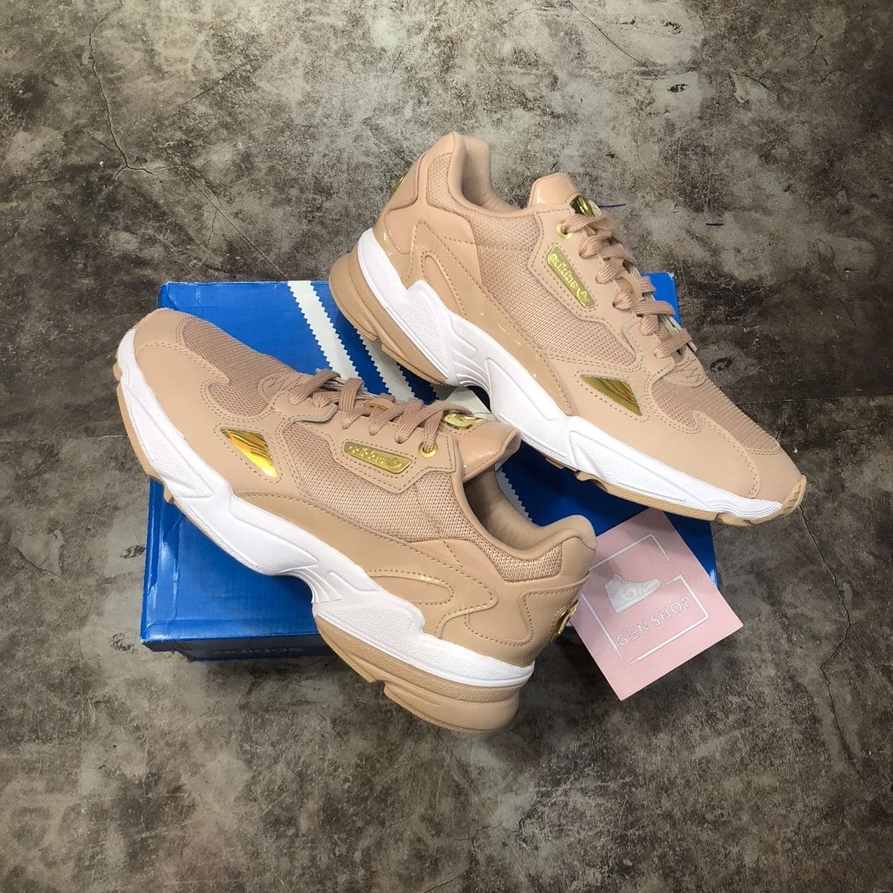 HCMGi y Adidas Falcon W EF4989 Beige MixASale