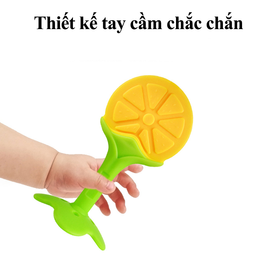 Gặm nướu hoa quả cho bé