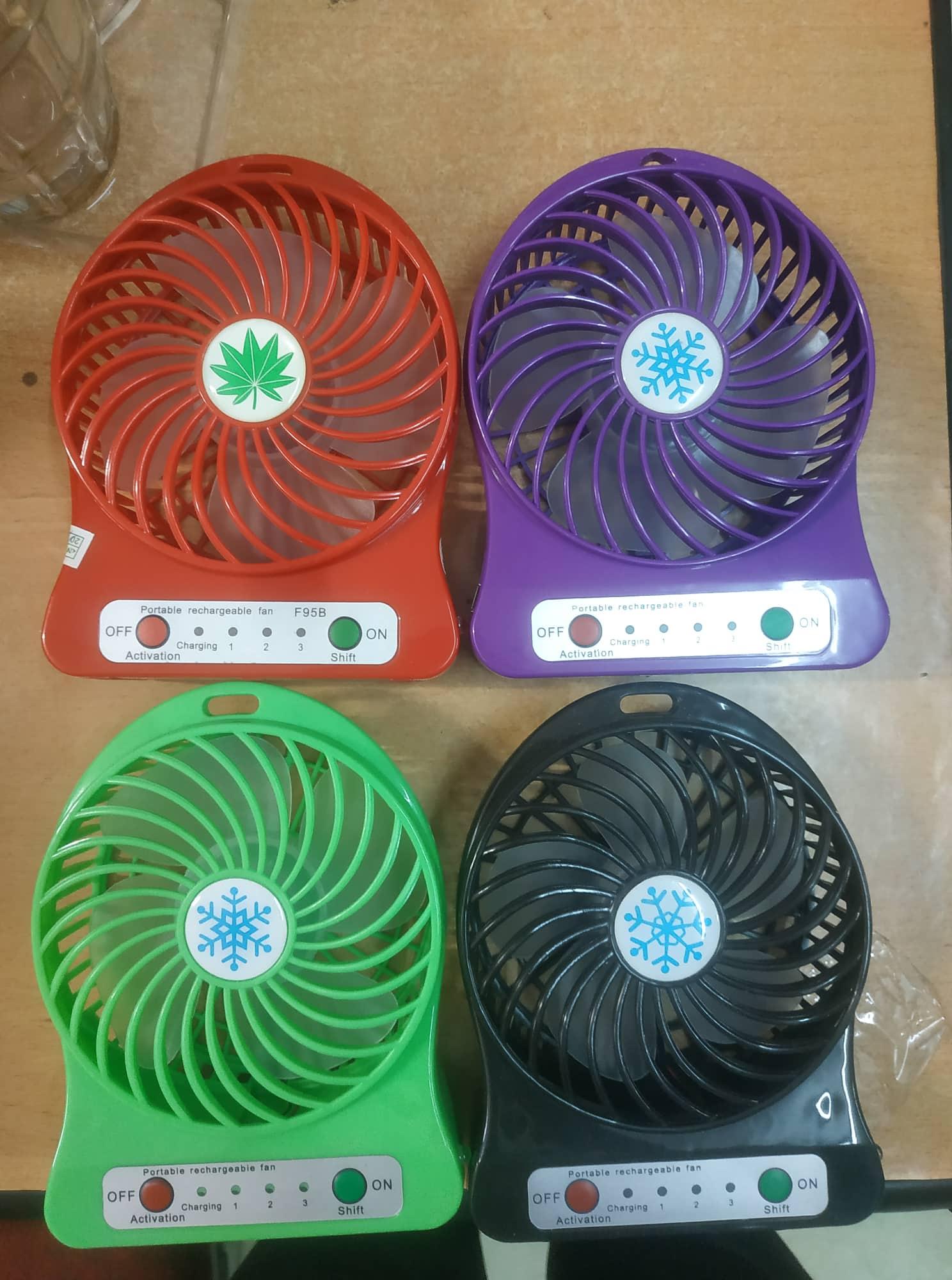 [HCM]Quạt sạc cầm tay 3 tốc độ có đèn led