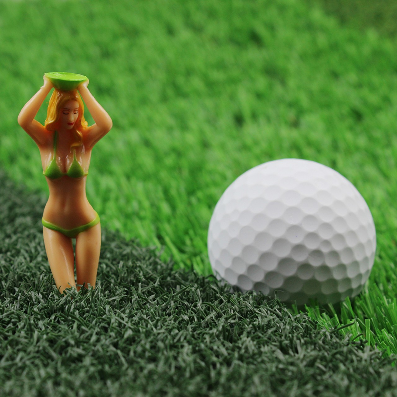 te golf, que đỡ bóng golf. tee golf hàng đẹp