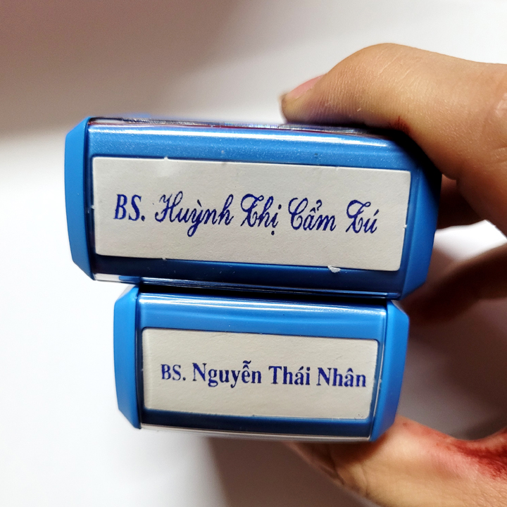 Khắc con dấu tên Bác Sĩ theo yêu cầu