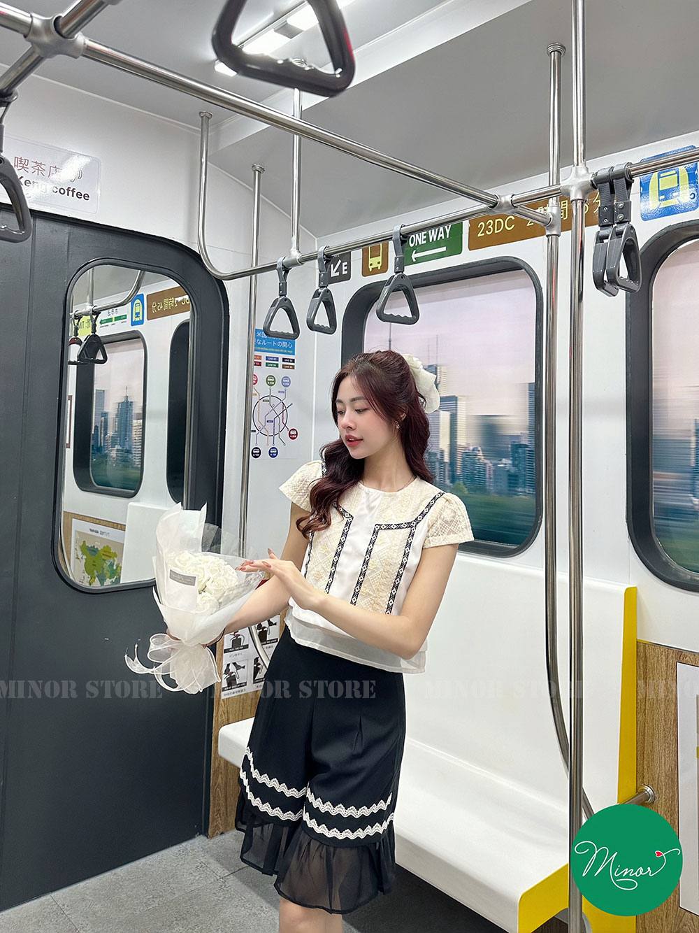 ÁO KIỂU MÀU TRẮNG PHỐI REN XANH [MINOR EMELIEE]