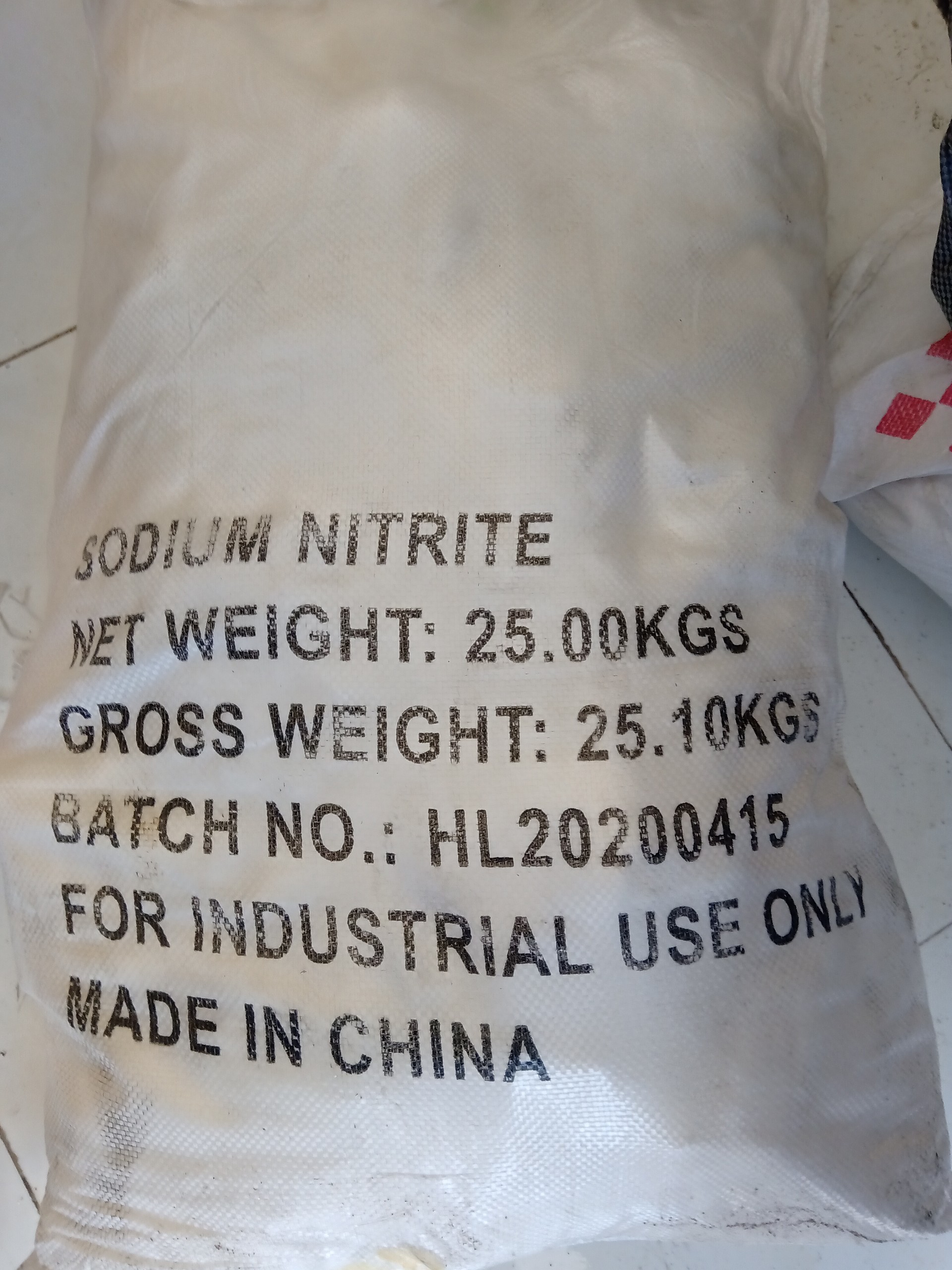 [HCM]Hút ẩm Natri nitrit - sodium nitrite - NaNO2 1kg.