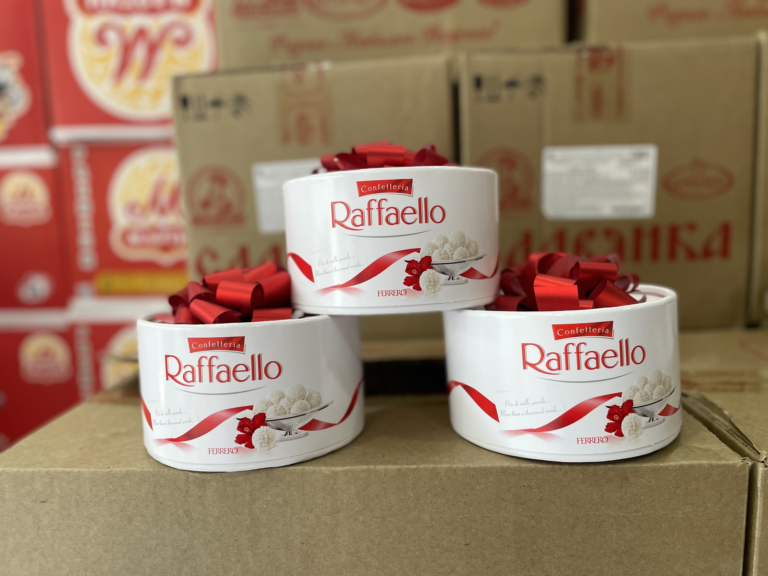 Kẹo Raffaello Chocolate kem Dừa Nga  (hộp nơ 100g, hộp giấy 150g)