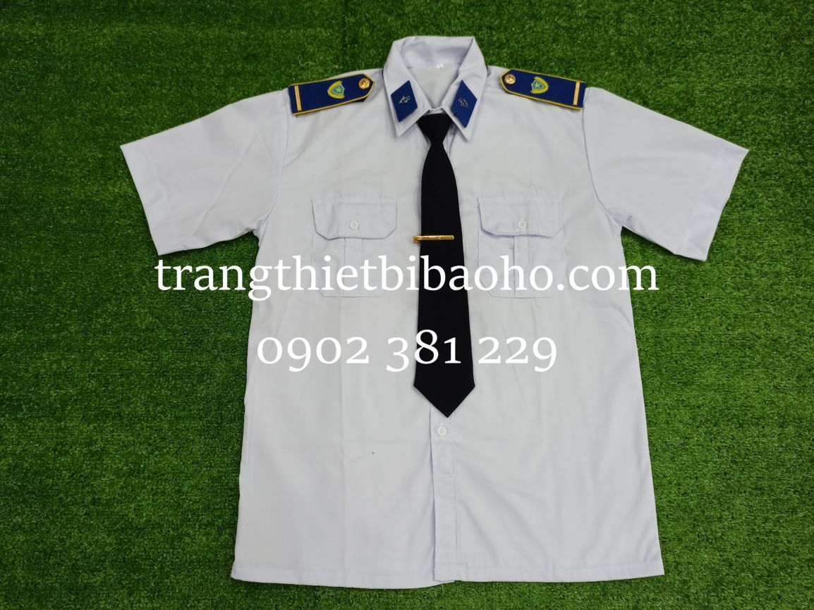 Áo bảo vệ màu trắng cộc tay kèm cầu vai thêu đồng, ve áo, cà vạt kèm kẹp