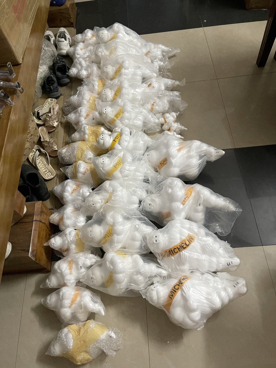 Michelin gắn xe tải ô  tô xe may - Đèn Búp Bê Trang Trí Tải - Biểu Tượng May Mắn Cho Các Bác Tài,Phụ kiện ô tô,Tem dán ô tô