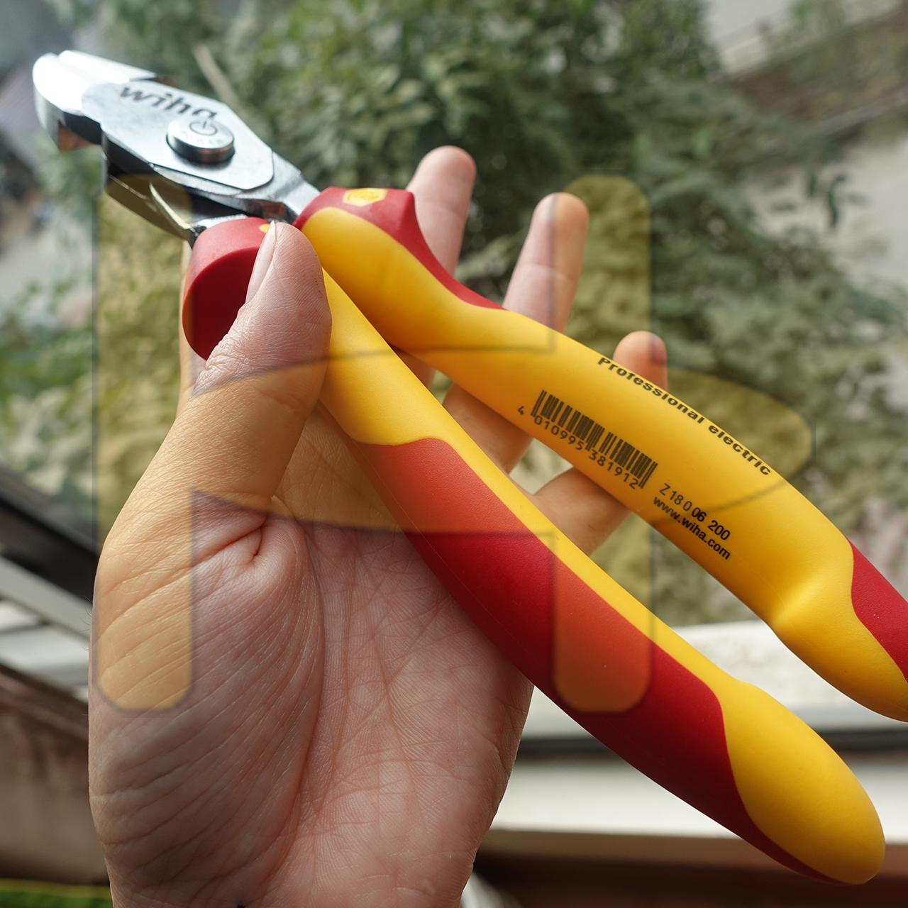 Kìm bi cut cách điện 1000V Wiha  38191