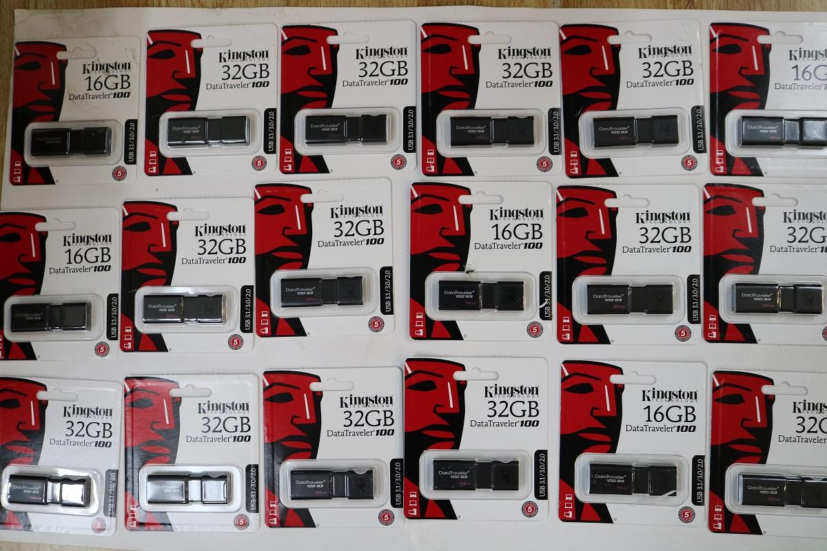 USB Kingston 32GB USB 3.0 (DT100G3/32GBFR) Tem SPC