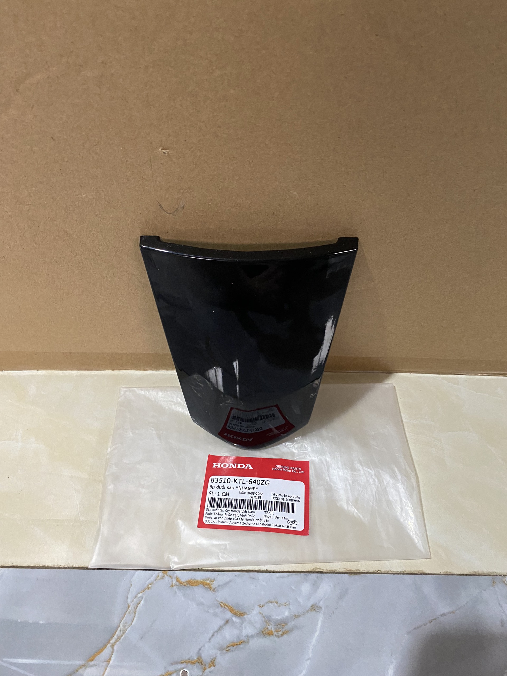Ốp đuôi sau Wave S 100, Wave cá, Wave Alpha 100 màu đen *NHA69P* (83510KTL640ZG)