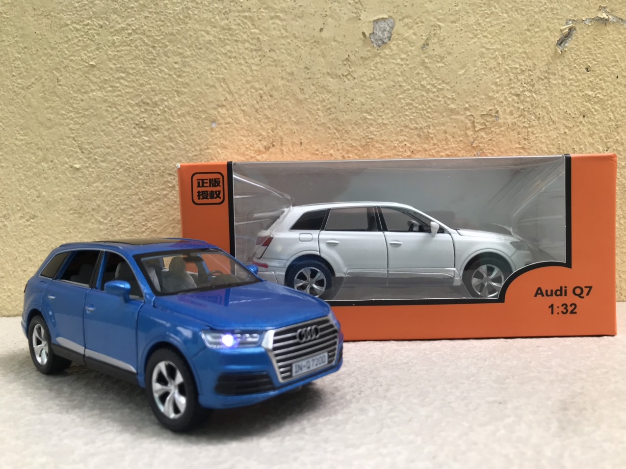 Mô hình xe Ô tô AUDI Q7 2019 1:32