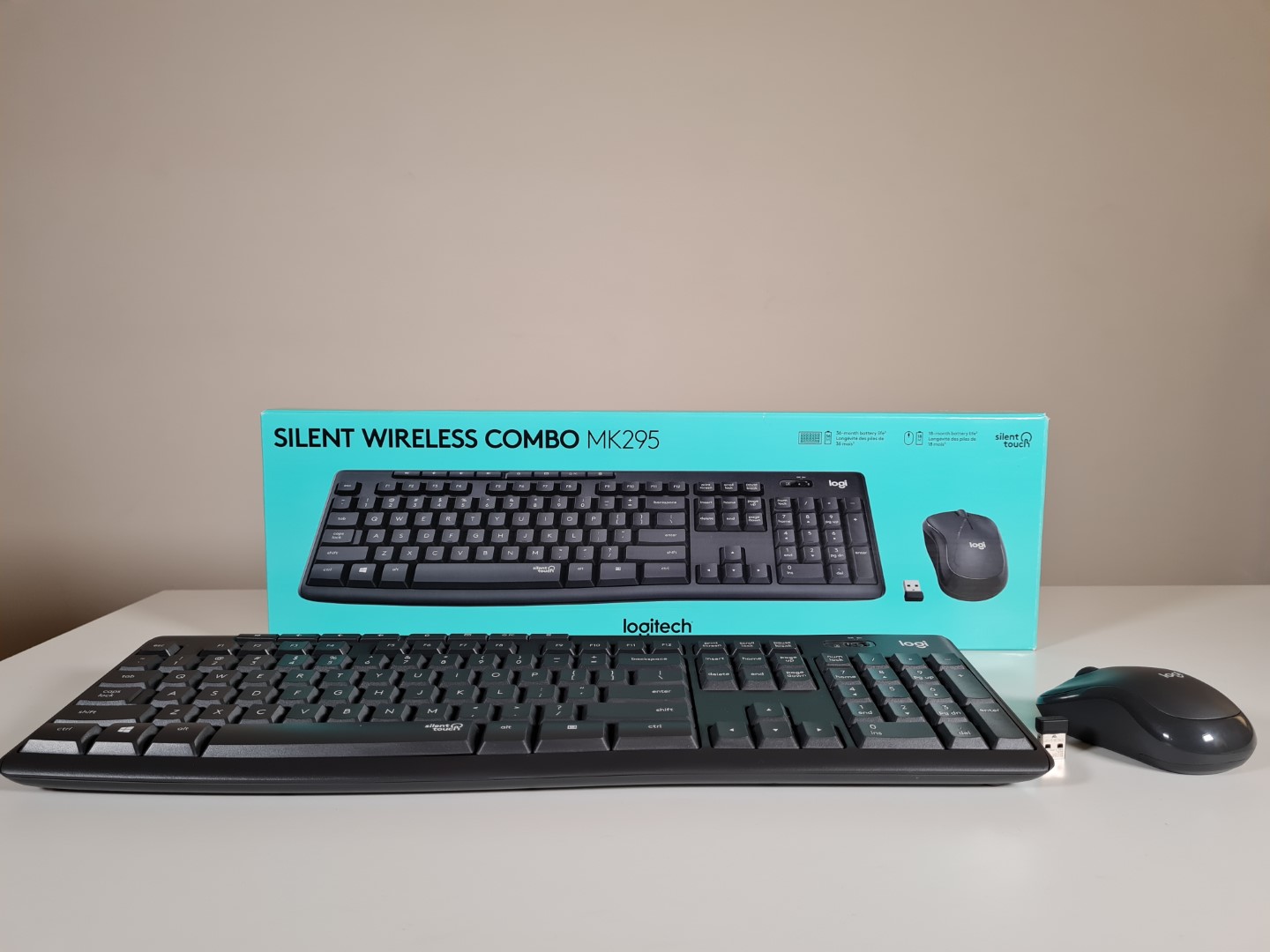 Bàn phím chuột Logitech MK295 Silent Yên lặng, Không dây Kết nối Usb 2.4GHz, Công nghệ Silent Touch giảm tiếng ồn