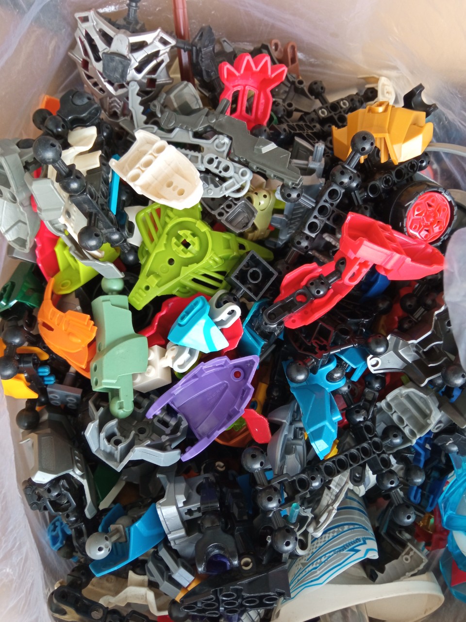 [1kg] đồ chơi lắp ráp Bionicle đã qua sử dụng