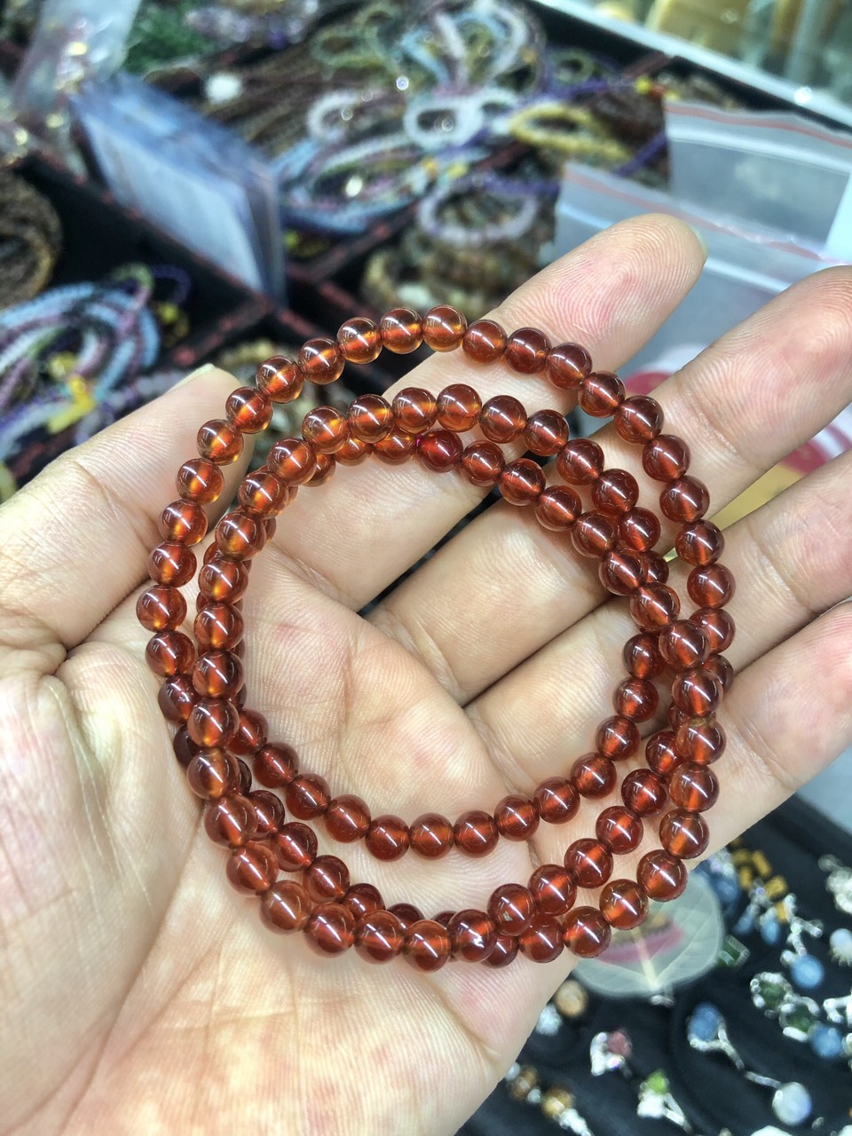 Vòng đeo tay, lắc tay phong thủy quấn 3 vòng đá garnet ngọc hồng lựu