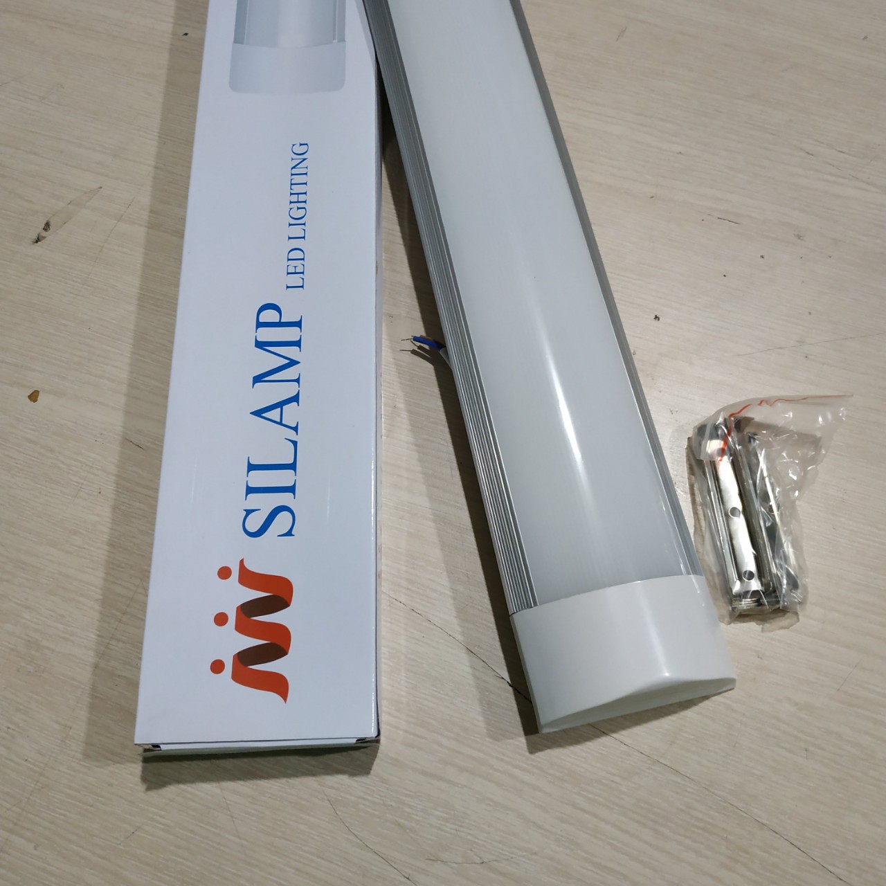 ĐÈN LED Tuýp 0.9M 24W