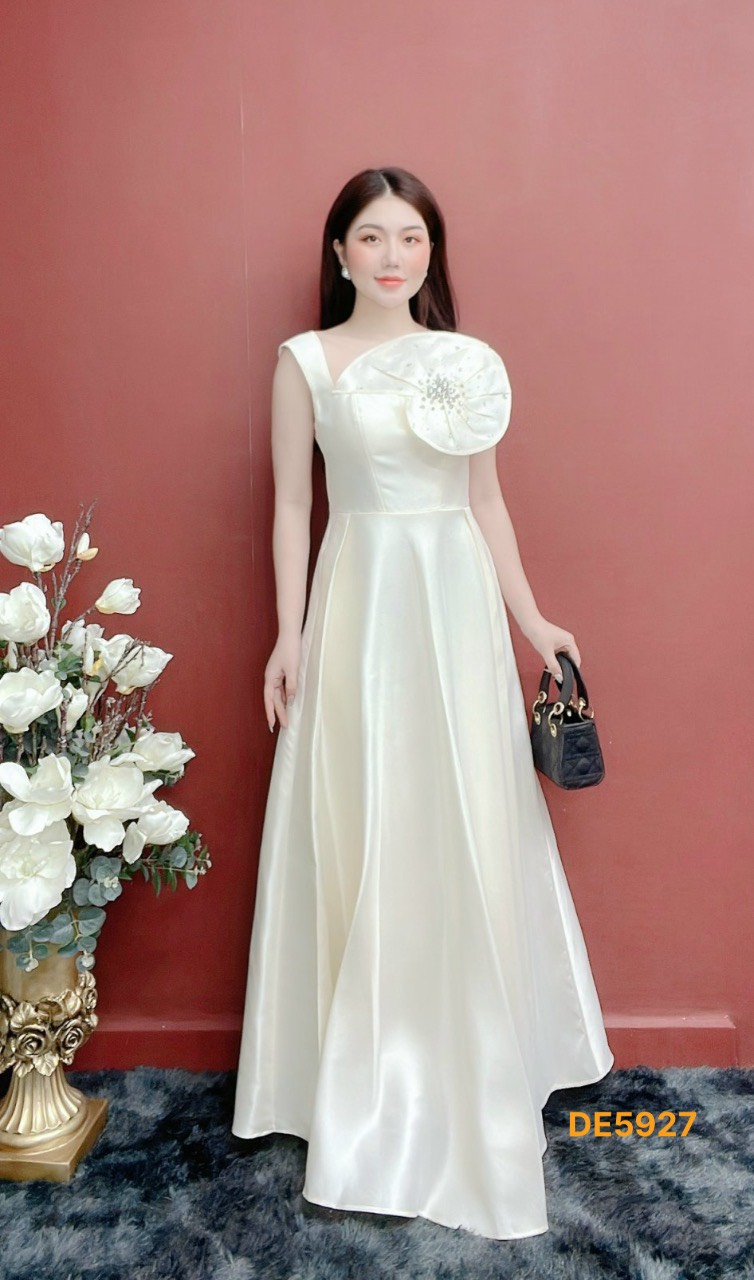 [EMY LUXURY] Đầm Dạ Hội DE5927 Trắng Hoa Cổ