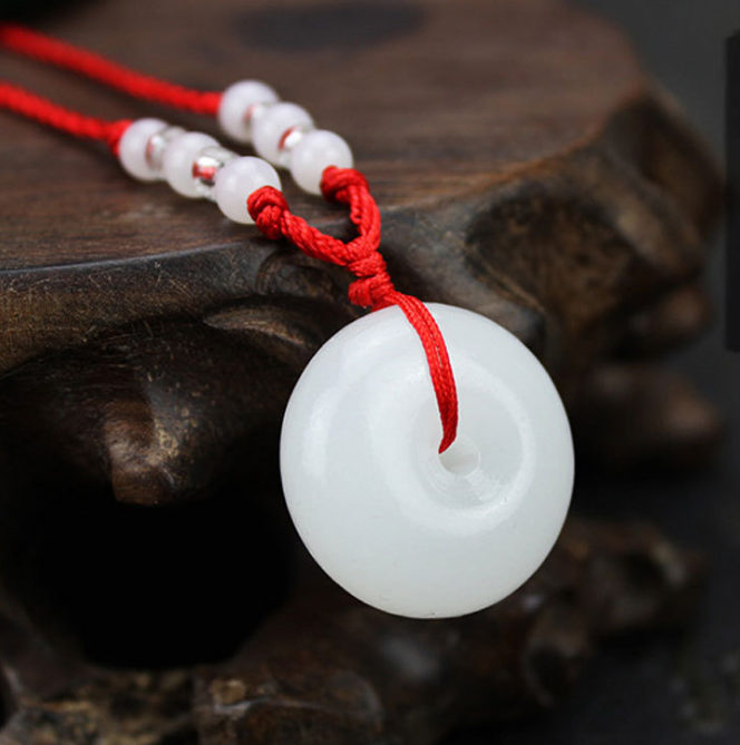 Vòng cổ ngọc bội may mắn - màu trắng