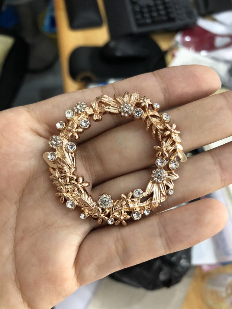 Mạc viền tròn đính đá 4.7cm -25k