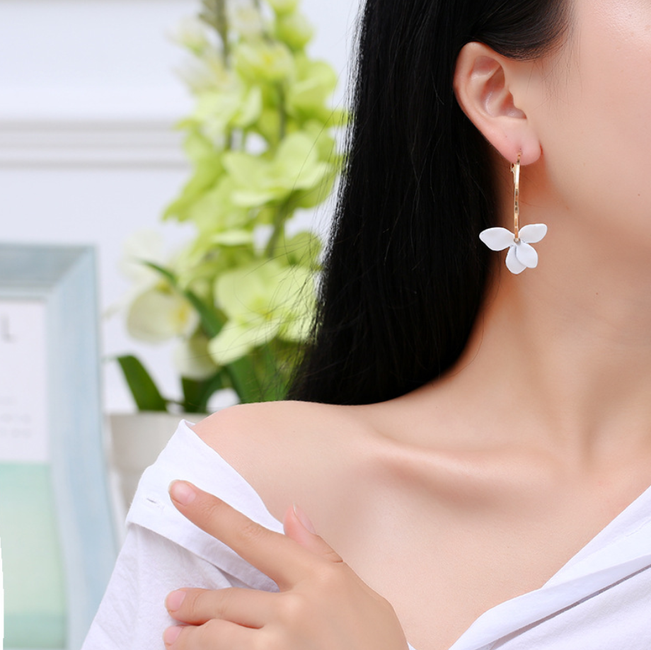 Bông Tai Cánh Hoa Bất Đối Xứng Hàn Quốc