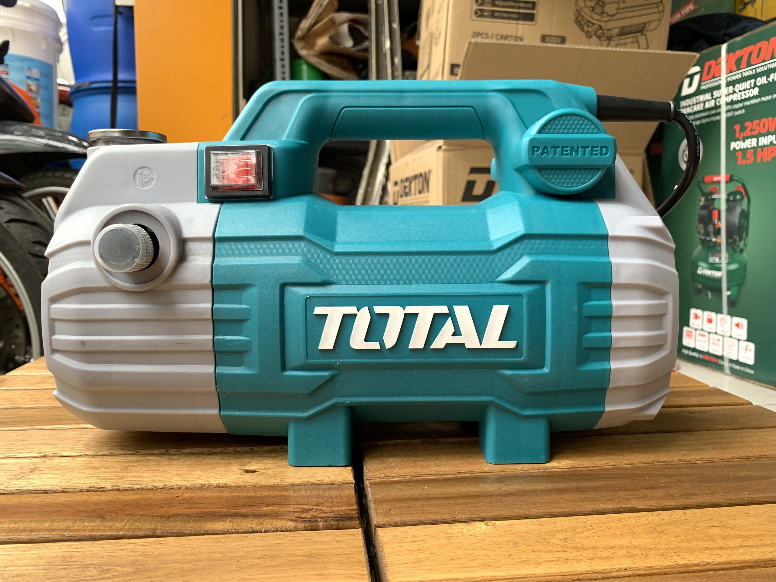 Máy rửa xe total tgt11236
