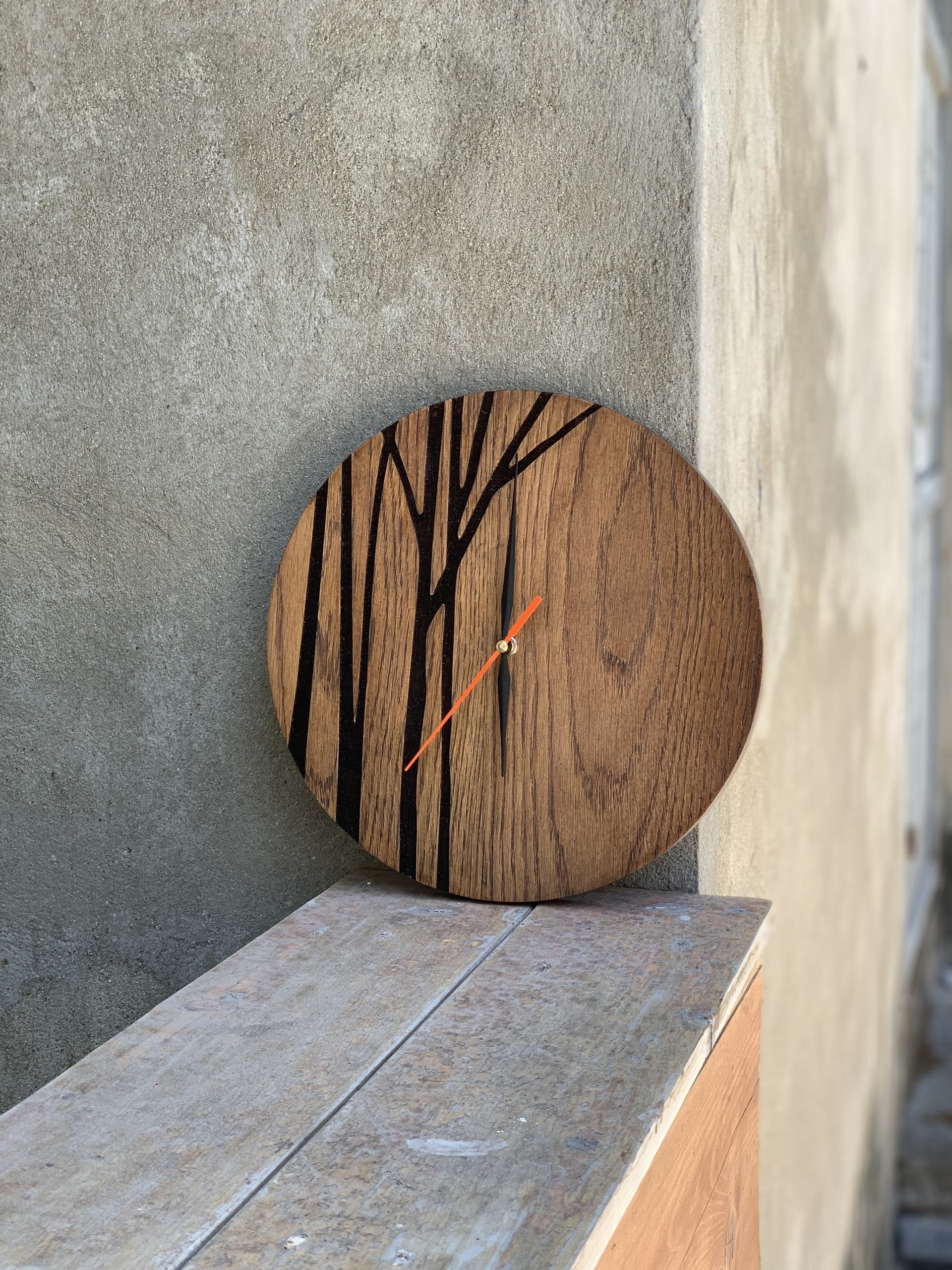 Đồng hồ gỗ vintage treo tường đường kính 30cm