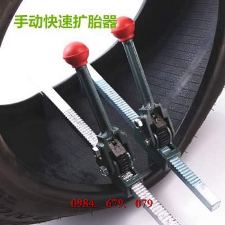 Tay banh lốp xe ô tô tải