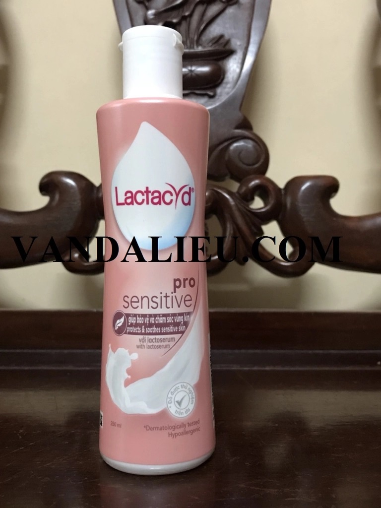 DUNG DỊCH VỆ SINH PHỤ NỮ LACTACYD PRO SENSITIVE 250ML