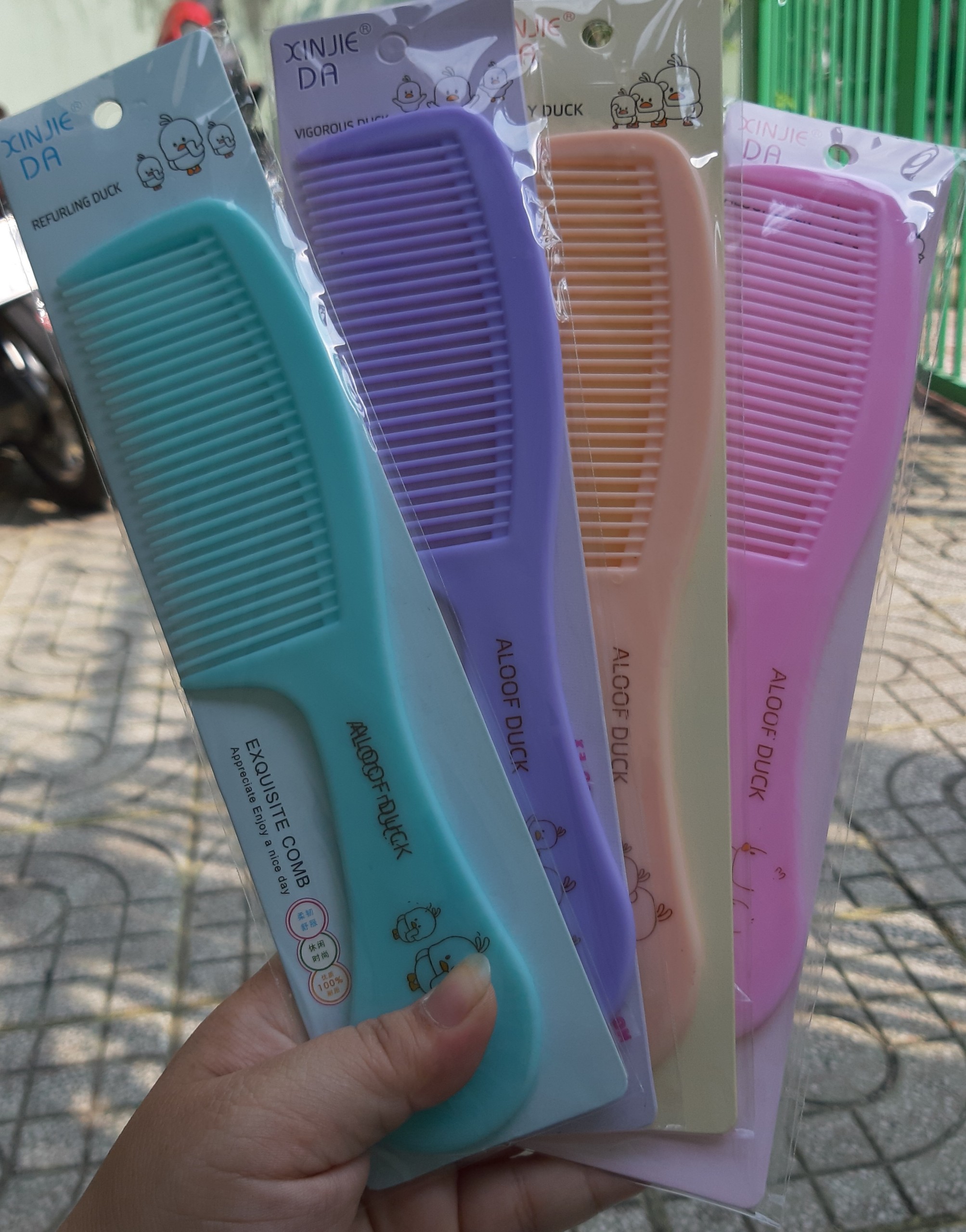 [1 cây] lược chải tóc Thời trang ( nhiều màu) 3691