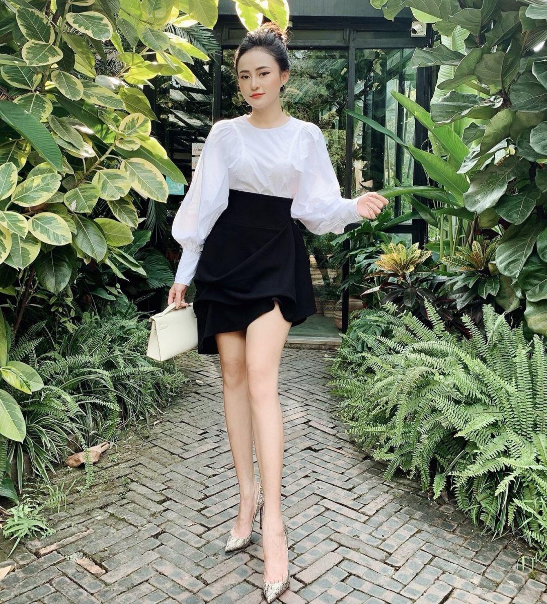 SÉT ÁO +CHÂN VÁY XÉO NHÚNG(TRẮNG ĐEN)