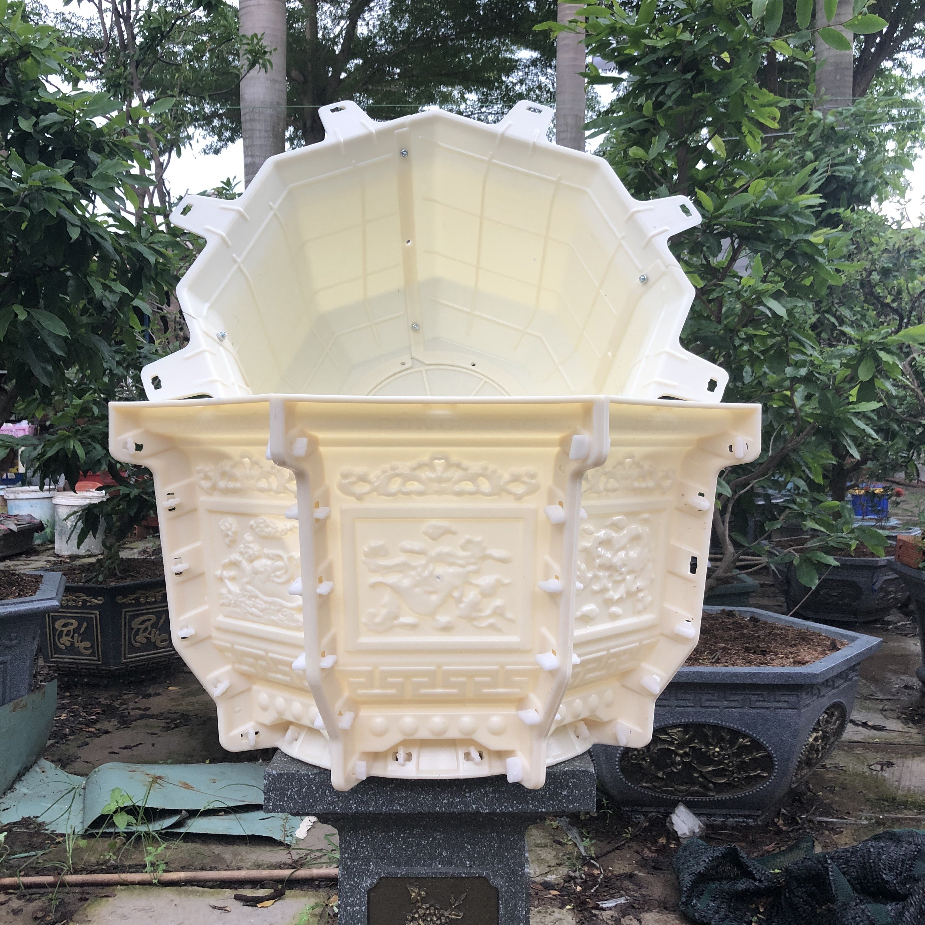 Khuôn Chậu Cảnh Bát Giác Tứ Linh 59 (Không Chân Đôn)