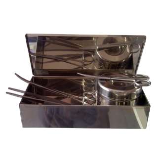 Bộ dụng cụ sơ cứu trong y tế.