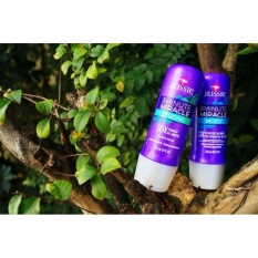Dầu xả Aussie 3 minute miracle moist