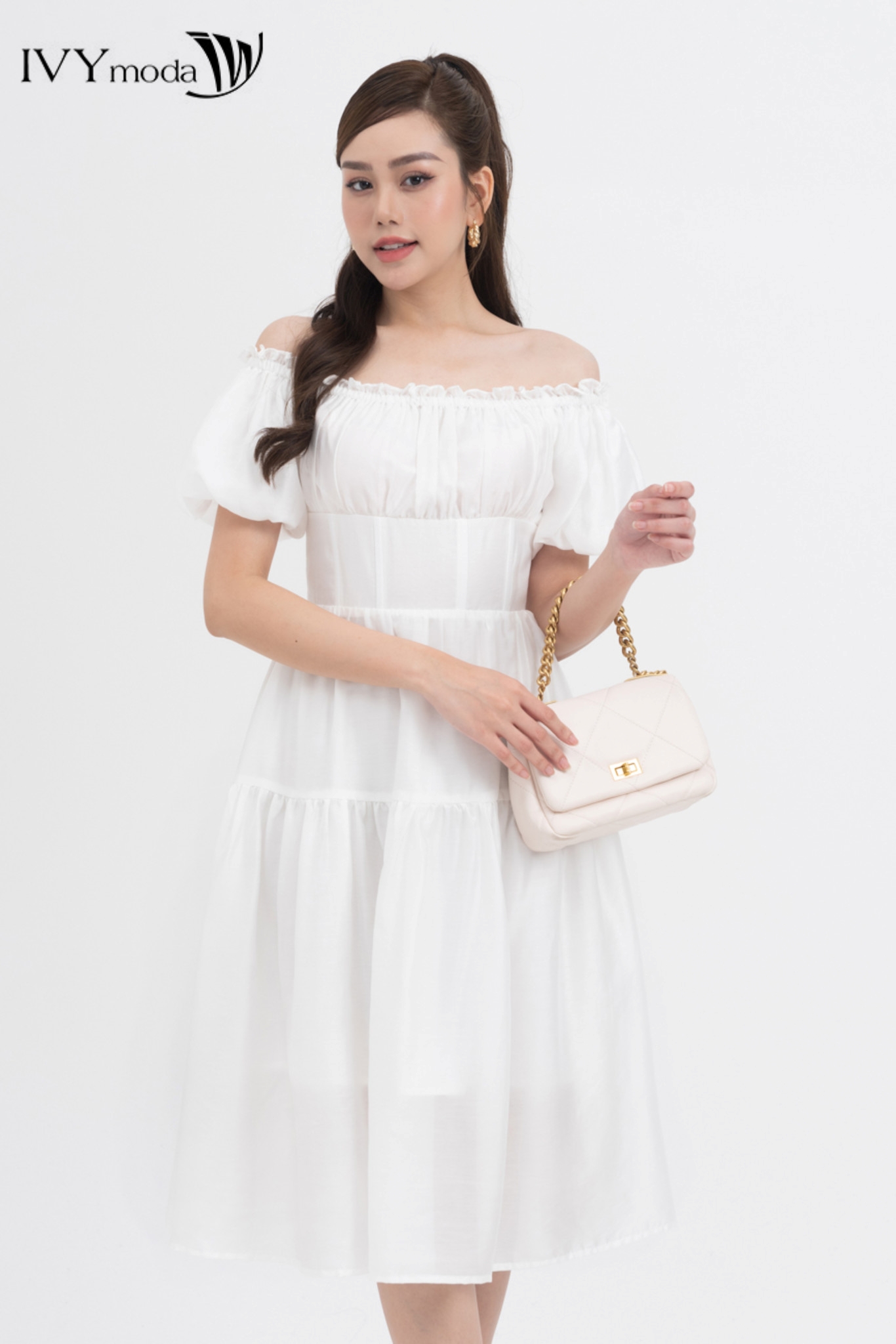 Đầm lụa trễ vai dáng xòe IVY moda MS 48M8313