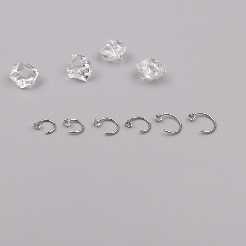 1 chiếc khoen tai zircon theo size