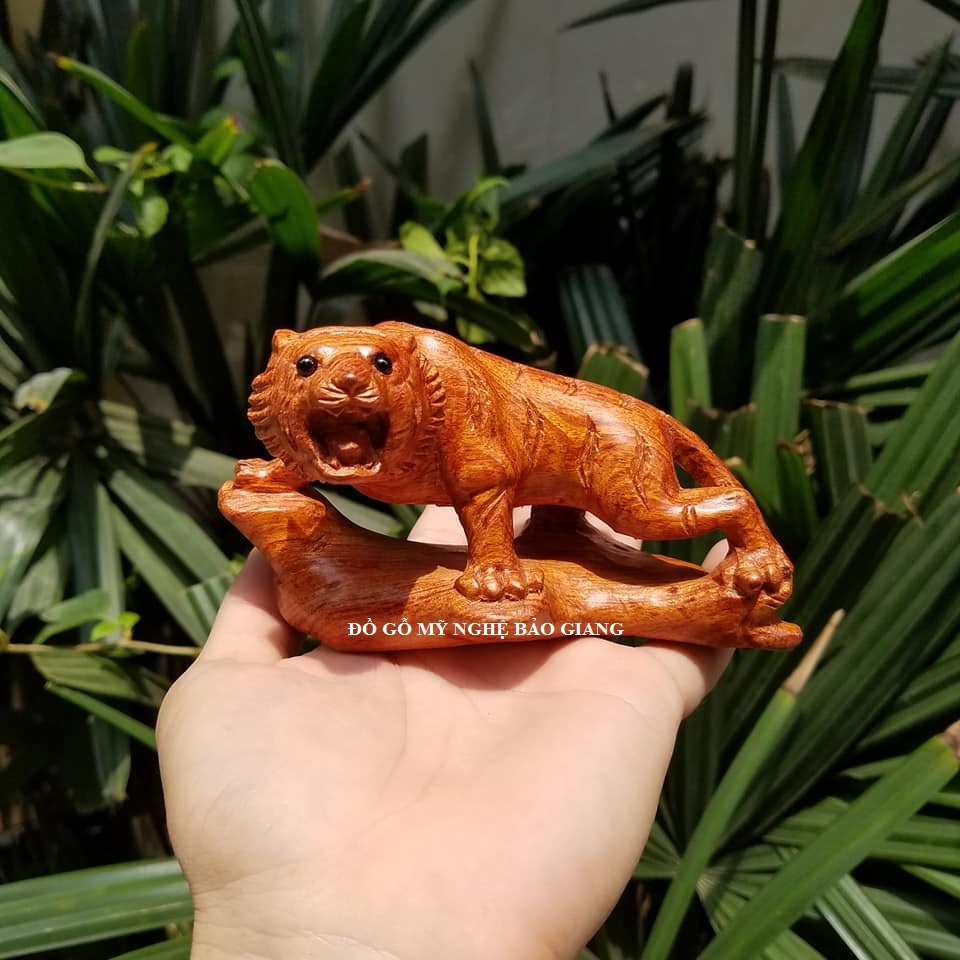 Linh vật tượng con hổ gỗ hương ngang 12 cm