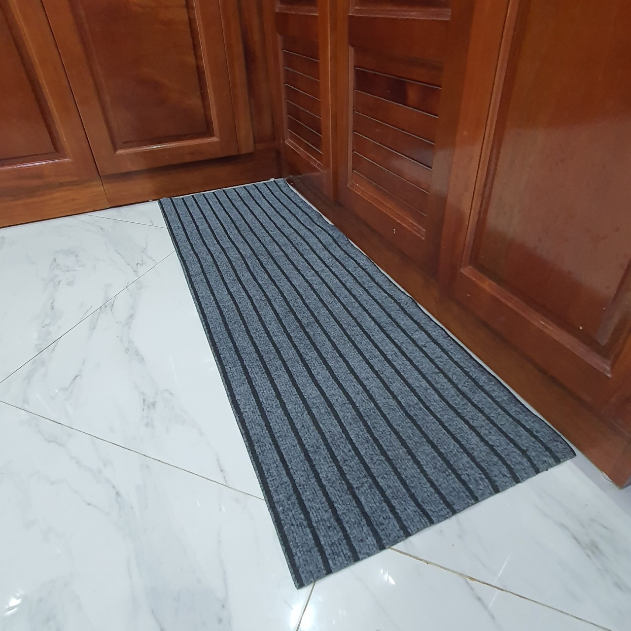 Thảm bếp vải polyester thấm nước chống trơn trượt phong cách hiện đại