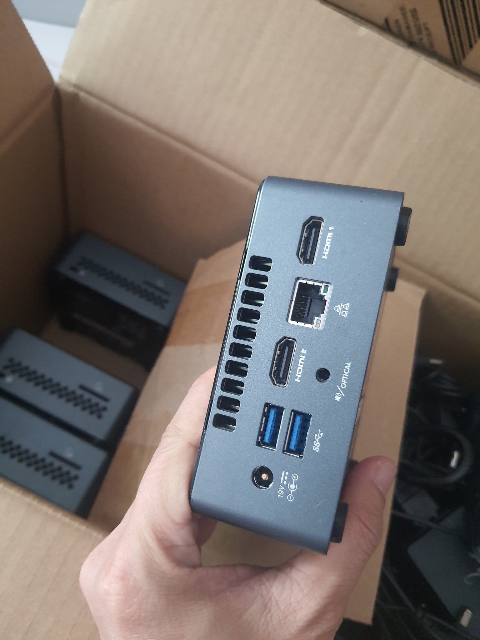 PC Mini Intel NUC 7 J4025 Ram 8g DDR4 , SSD 120G
