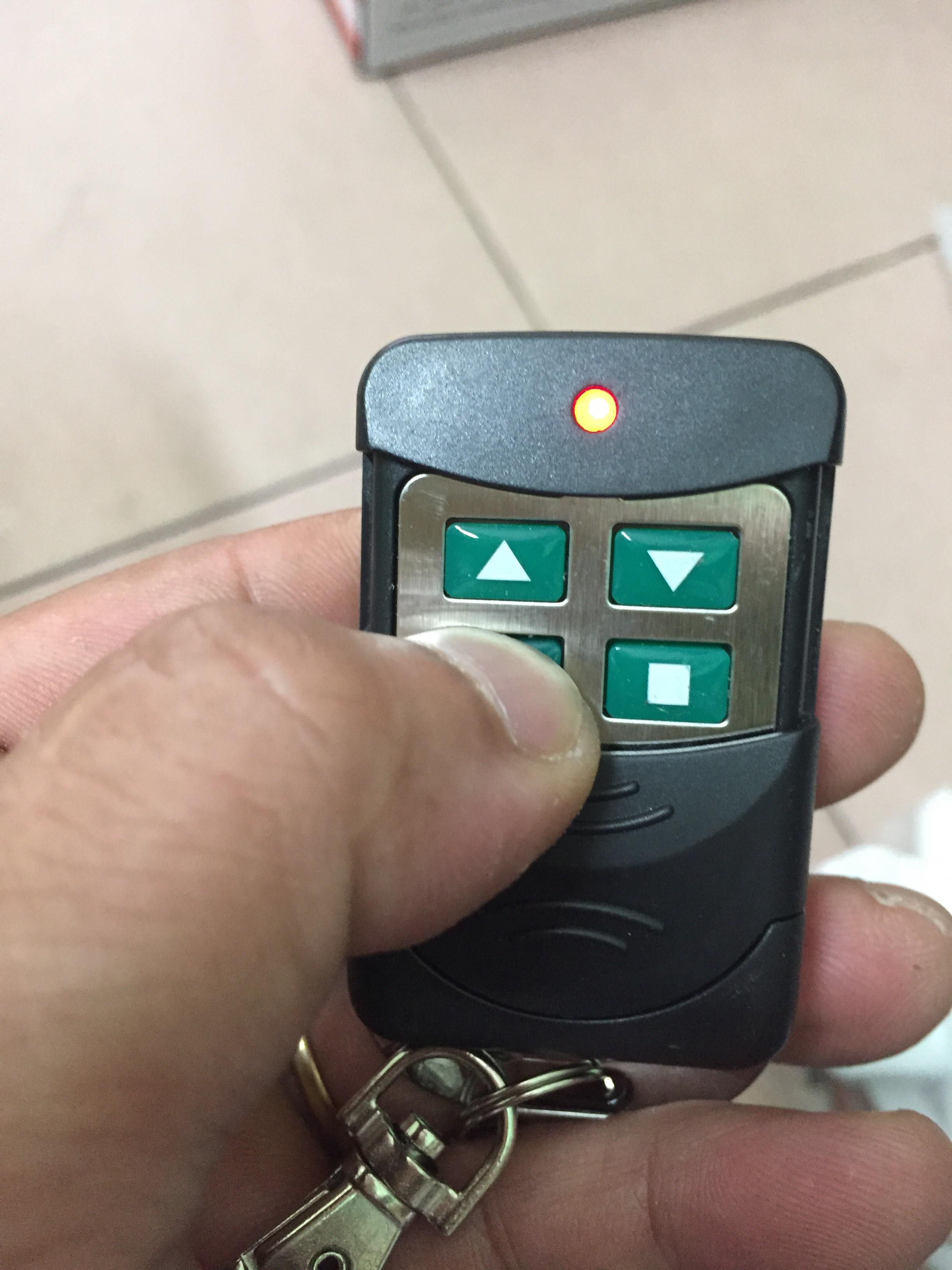 Điều khiển cửa cuốn tự học lệnh tần số 433Mhz