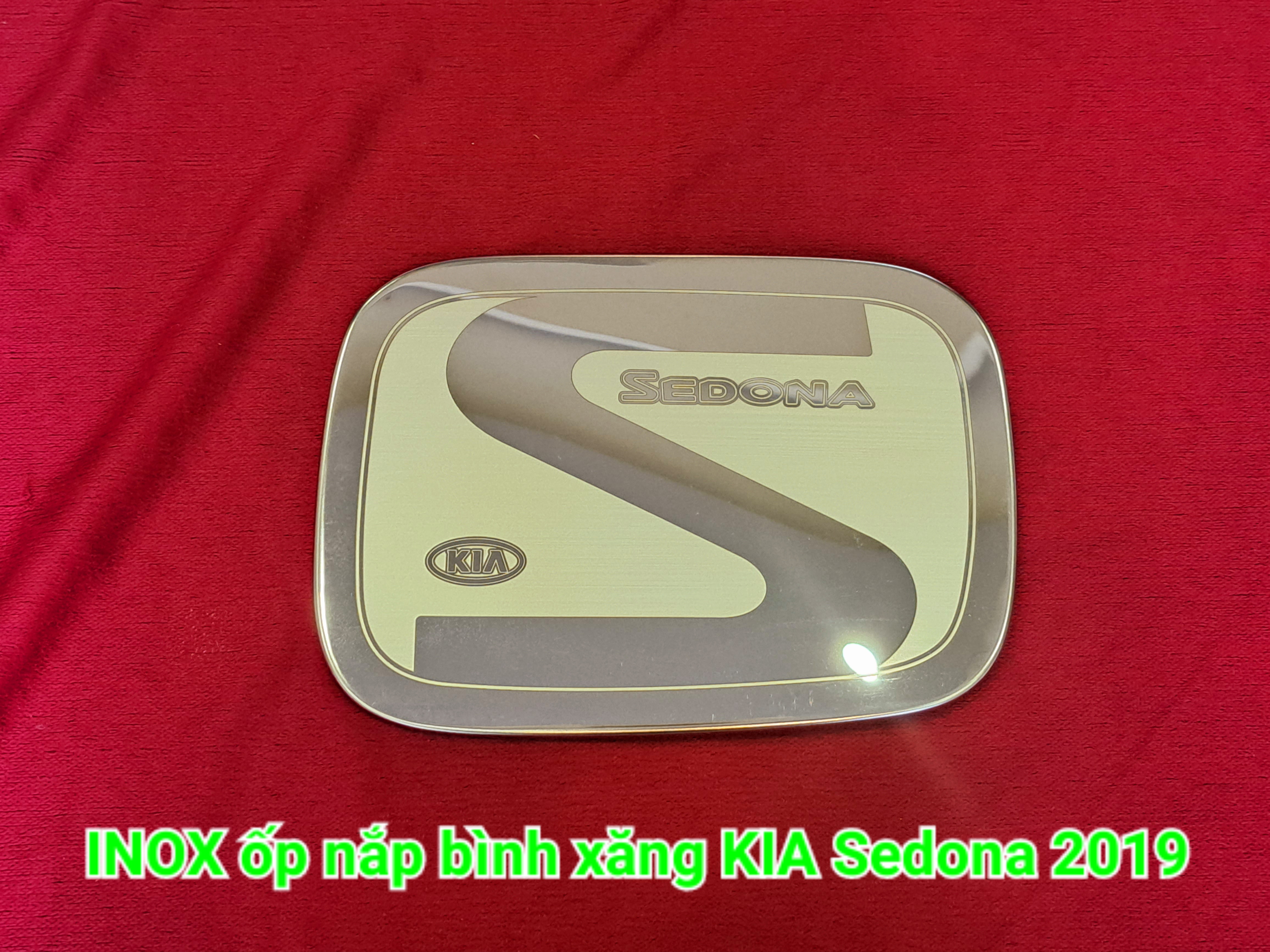 Ốp inox nắp bình xăng kia sedona
