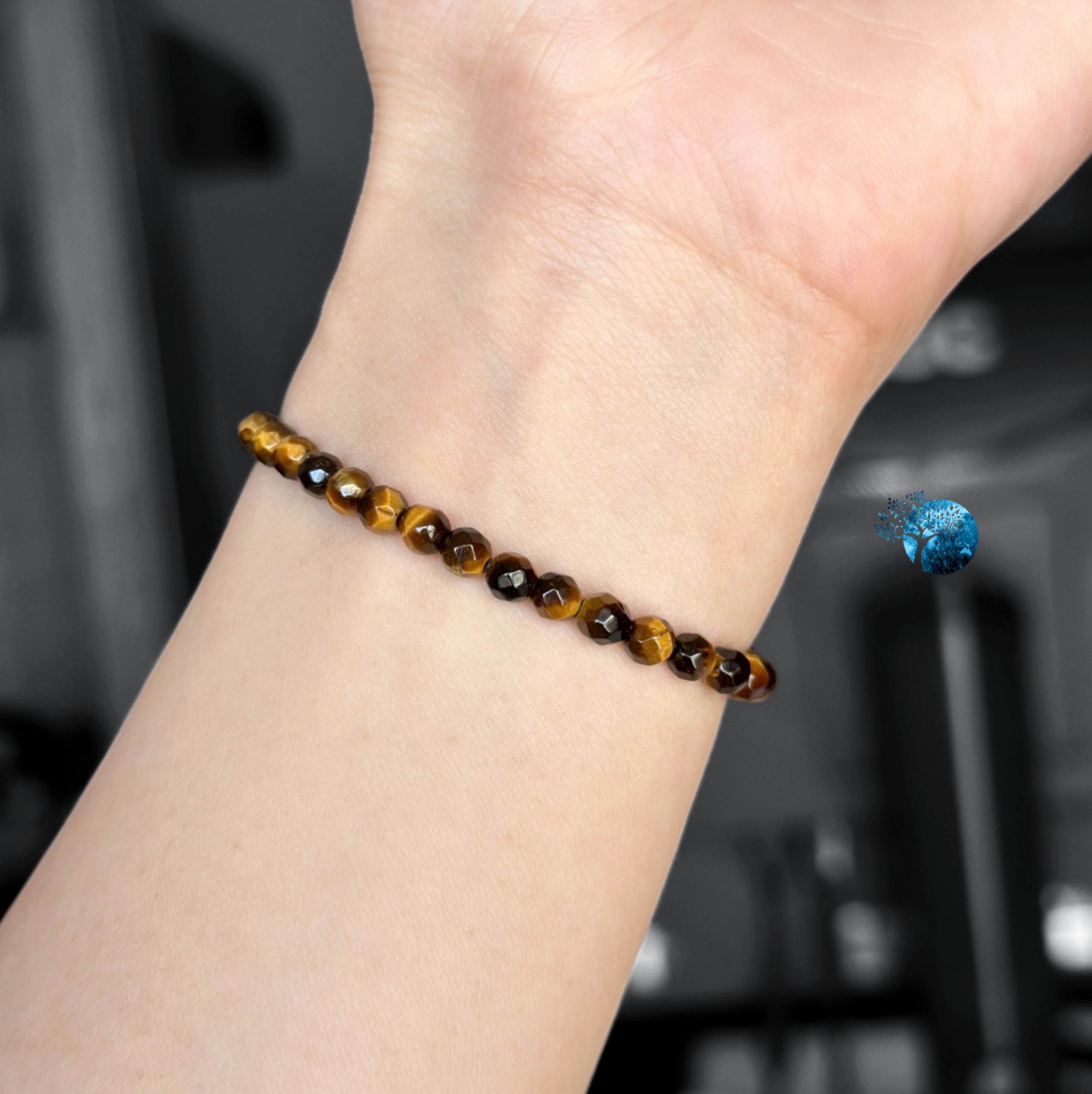Vòng tay đá mắt hổ cắt giác 3.5mm ~ 4mm