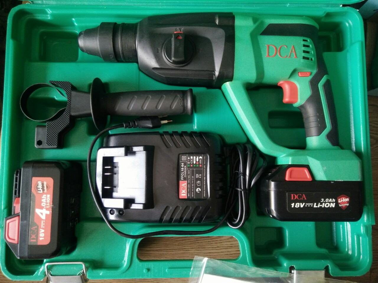 [Trả góp 0%]Máy Khoan Bê Tông Dùng Pin DCA ADZC22BM